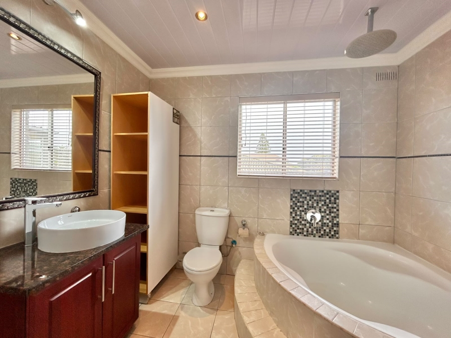 To Let 2 Bedroom Property for Rent in Zeekoevlei Western Cape